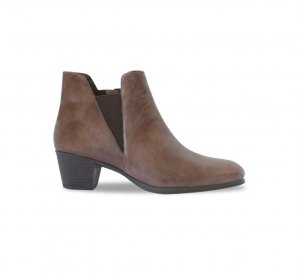Munro Boots | WOMEN'S JACKSON-Fudge Distressed Leather