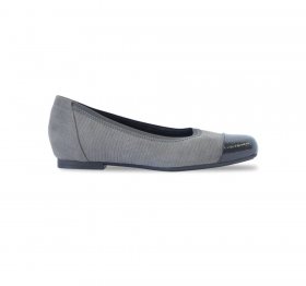 Munro Shoes | WOMEN'S DANIELLE II-Grey Lizard Nubuck W/Patent